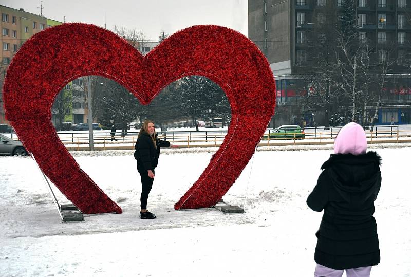 Valentýnské srdce na náměstí Ostrava-Jih, únor 2021.