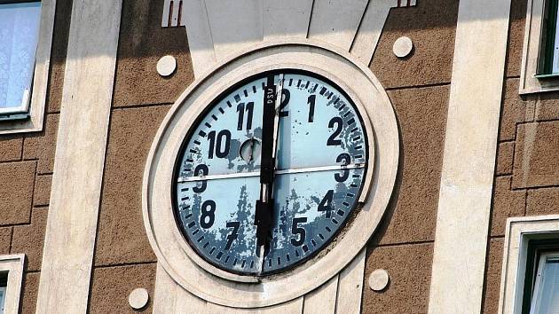 Staré hodiny v porubském Oblouku se dočkaly modernizace a atomového času