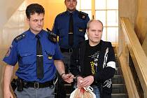 Šestačtyřicetiletého Ladislava Krajčíka ze Studénky poslal Krajský soud v Ostravě za pokus o vraždu na 25 let za mříže.