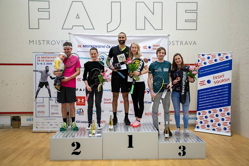 Mistrovství ČR ve squashi mělo v ostravském Sportovním centru Fajne premiéru vloni. Podívejte se, jak se na něm bojovalo o medaile.