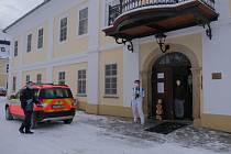 Téměř 3,5 tisíce dávek vakcíny Moderna rozvezli během čtvrtku 14.1.2021 celkem 41 „očkovacím“ subjektům v Moravskoslezském kraji, především domovům pro seniory, zdejší profesionální (HZS MSK) a dobrovolní hasiči.