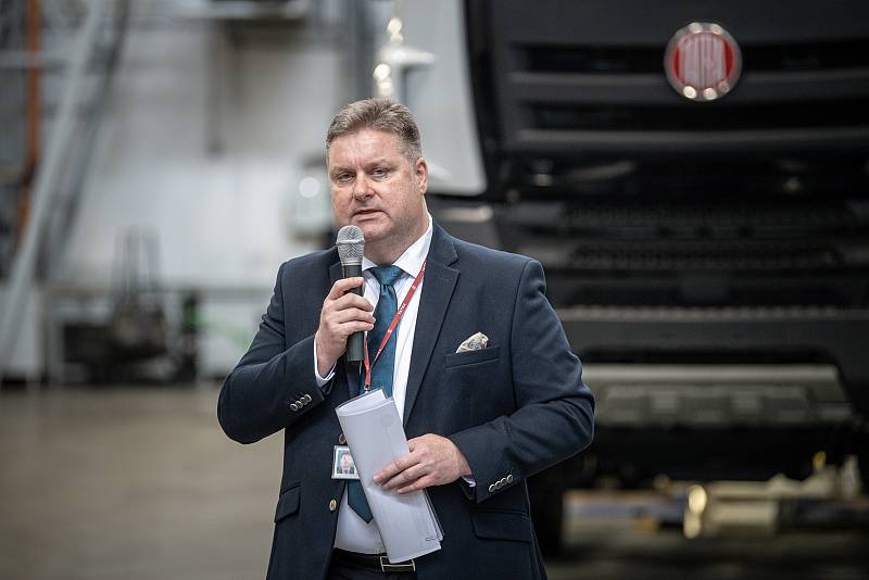 Představení v pořadí desetitisícího vozu Tatra vyrobeného ve společnosti TATRA TRUCKS a.s., 27. dubna 2022 v Kopřivnici. Generální ředitel Tatra Trucks Pavel Lazar.