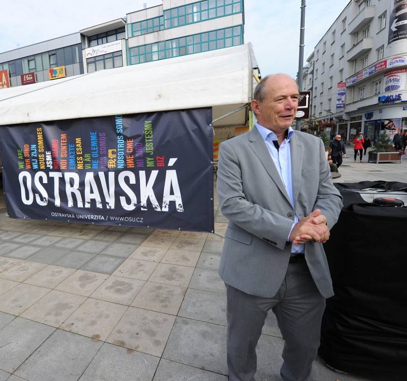 Studenti Ostravské univerzity ve středu obsadili Masarykovo náměstí v centru Ostravy.