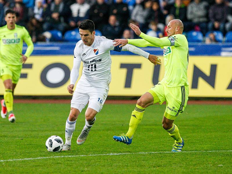 FC Baník Ostrava – MFK Karviná, vlevo Robert Hrubý, vpravo Marek Janečka