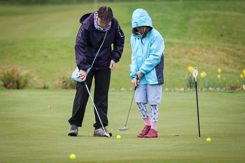 Zahájení golfové sezóny v Golf Park Lhotka.