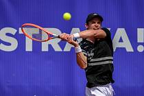 Finále tenisového turnaje Ostra Group Open 2022, 1. května 2022 v Ostravě. Na snímku vítěz Evan Furness (Fr.).