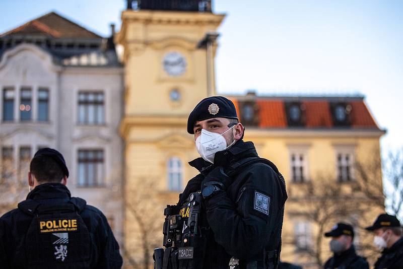 Demonstrace proti vládním opatřením na Masarykově náměstí. 7. března 2021 v Ostravě.