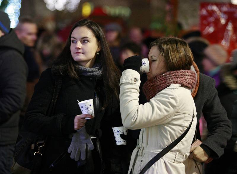 Akce Česko zpívá koledy v Ostravě na Masarykově náměstí.