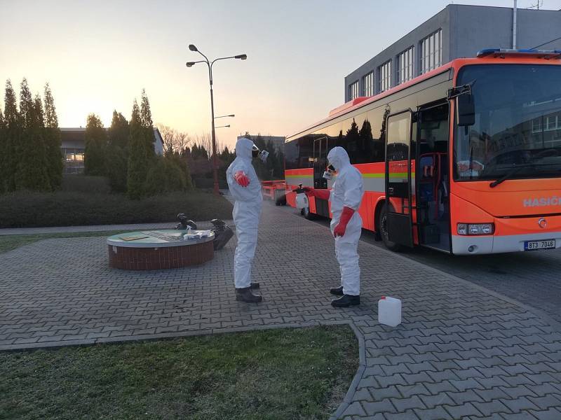 Převoz cestujících z evropských zemí do jejich domovů v MS kraji hasičským autobusem.