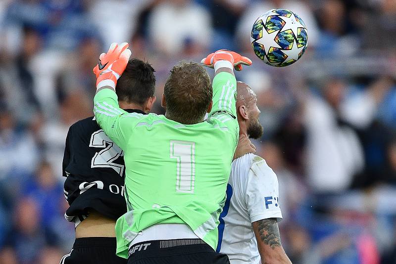 Utkání 9. kola první fotbalové ligy FORTUNA:LIGA, FC Baník Ostrava - SK Dynamo České Budějovice, 15. září 2019 v Ostravě. Na snímku (zleva) Lukáš Havel, brankář Českých Budějovic Jindřich Staněk a Tomáš Smola.