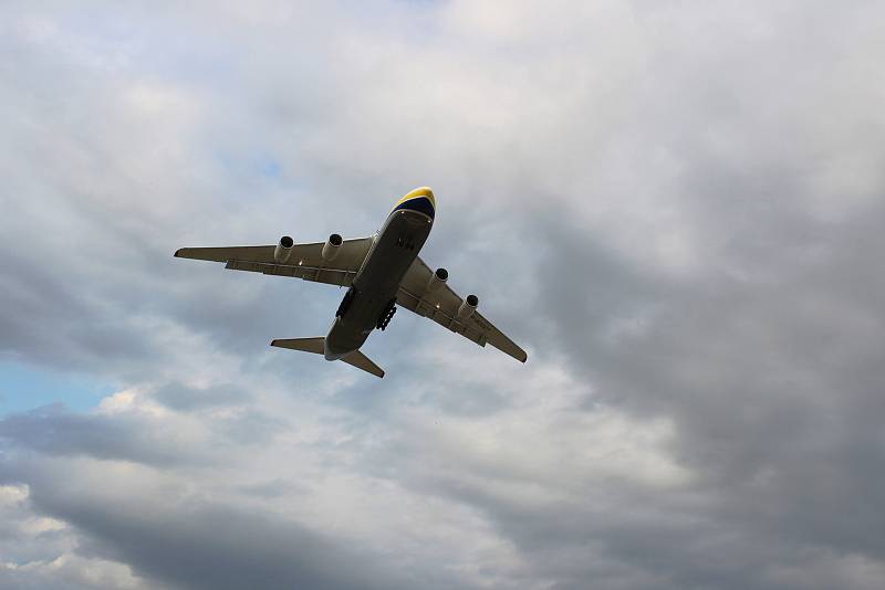 Přílet An-124 Ruslan na ostravské letiště v Mošnově 25. 8. 2017.