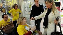 Světlo dětem s handicapem, tato charitativní akce proběhla tuto sobotu v prostorách nákupního centra Tesco v Ostravě – Svinově.