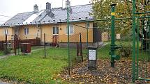 Odplyňovací komínky mají doslova za humny obyvatelé některých domů nejen ve Slezské Ostravě, ale i v Michálkovicích.