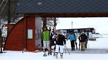 Tošovický areál zaplnili o víkendu lyžaři, snowboardisté i bobisté.