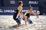 Turnaj Světového okruhu v plážovém volejbalu kategorie 4*, 6. června 2021 v Ostravě. Ondřej Perušič (vlevo), David Schweiner z ČR.
