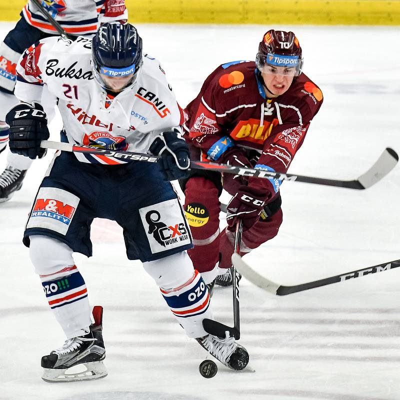 Utkání předkola play off hokejové extraligy - 2. zápas: HC Vítkovice Ridera - HC Sparta Praha, 12. března 2019 v Ostravě. Na snímku zleva Radoslav Tybor, Lukáš Rousek.