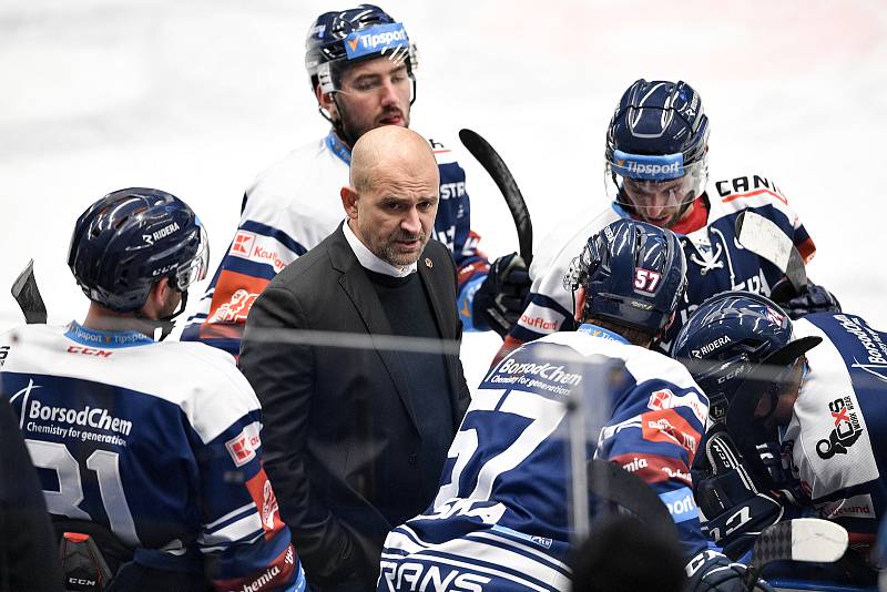 Utkání 16. kola hokejové extraligy: HC Vítkovice Ridera - HC Oceláři Třinec, 15. února 2021 v Ostravě. (střed) trenér Vítkovic Miloš Holaň.