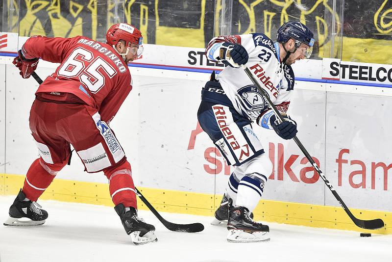 Utkání 7. kola hokejové extraligy: HC Vítkovice Ridera - HC Oceláři Třinec, 3. října 2019 v Ostravě. Na snímku (zleva) Tomáš Marcinko a Ondřej Roman.