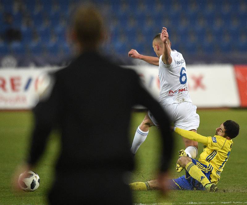 Utkání 23. kola první fotbalové ligy: Baník Ostrava - Fastav Zlín, 1. března 2019 v Ostravě. Na snímku (zleva) Denis Granečný a Tchanturishvili Vakhtang.