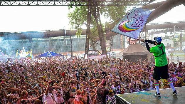Duhový běh  a festival v Dolní oblasti Vítkovice Rainbow run & Rainbow fest Ostrava, sobota 4. června 2022.