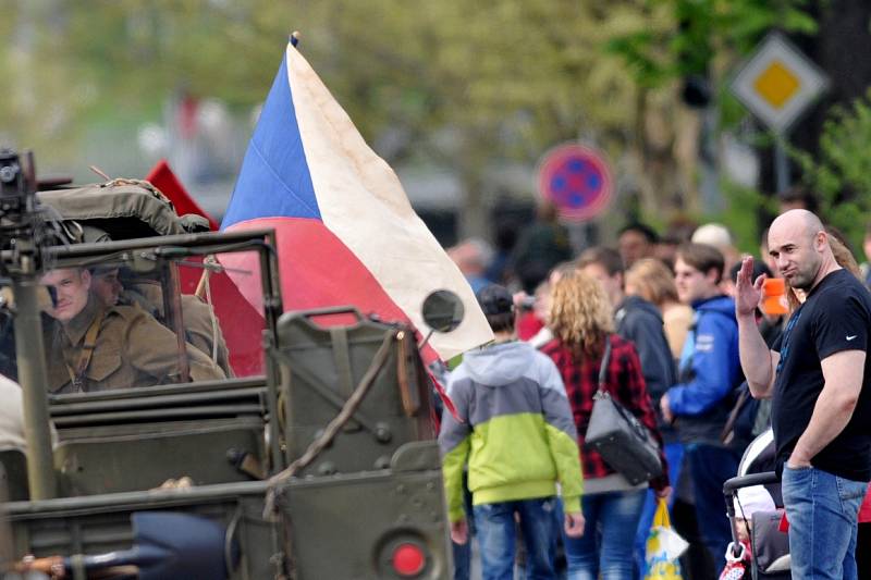 Oslavy 70. výročí osvobození v Ostravě objektivem čtenářů Deníku.