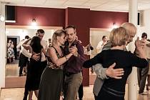 Argentinské tango, to nejsou přesně odtančené figury na hudbu. To je komunikace beze slov.