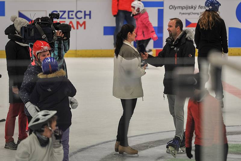 Olympijský festival u Ostravar Arény, 23. února 2018 v Ostravě.  Aleš Valenta (vpravo) a Lenka Kulovaná (vlevo).