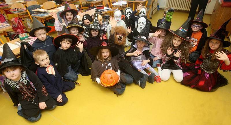 Po celé pondělí probíhaly v Základní škole Aleše Hrdličky v Ostravě-Porubě oslavy Halloweena.