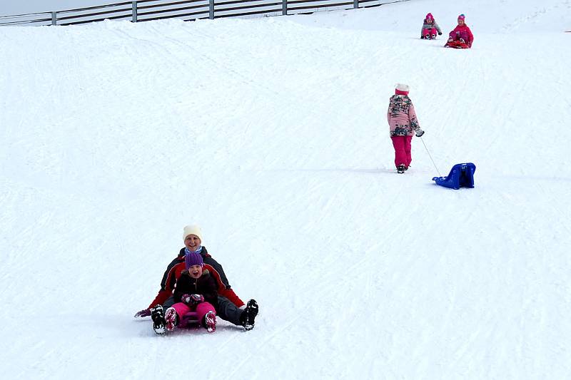 Tošovický areál zaplnili o víkendu lyžaři, snowboardisté i bobisté.