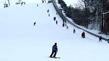 Tošovický areál zaplnili o víkendu lyžaři, snowboardisté i bobisté.