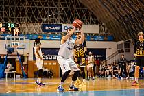 Basketbalisté NH Ostrava postoupili do předkola-play off NBL na úkor Písku, který v neděli padl s Olomouckem. Právě s Hanáky se utkají v závěrečném kole o lepší výchozí pozici.