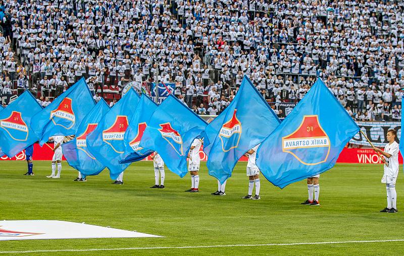 Finále fotbalového poháru MOL Cupu, Baník Ostrava - Slavia Praha 22.května 2019 v Olomouci. Na snímku vlajky Baníku Ostrava.