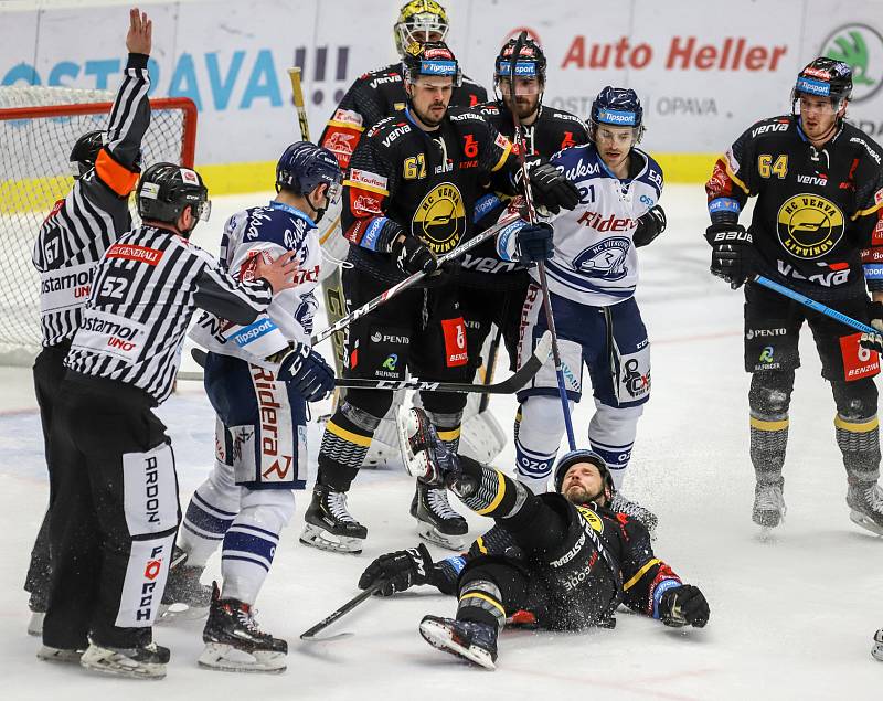 Utkání 37. kola hokejové extraligy: HC Vítkovice Ridera - HC Verva Litvínov, 17. ledna 2020 v Ostravě. Na snímku (vpředu) Dominik Lakatoš, Michal Trávníček.