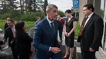 Vláda ČR na návštěvě v Ostravě, 24. duben 2018. Na snímku uprostřed Andrej Babiš při návštěvě ArcelorMittalu.