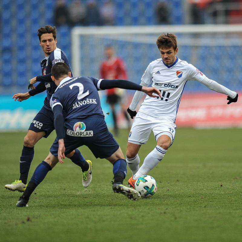 Zápas 17. kola první fotbalové ligy mezi FC Baník Ostrava a 1. FC Slovácko, 17. února 2018 v Ostravě. (vpravo) Jirásek Milan.