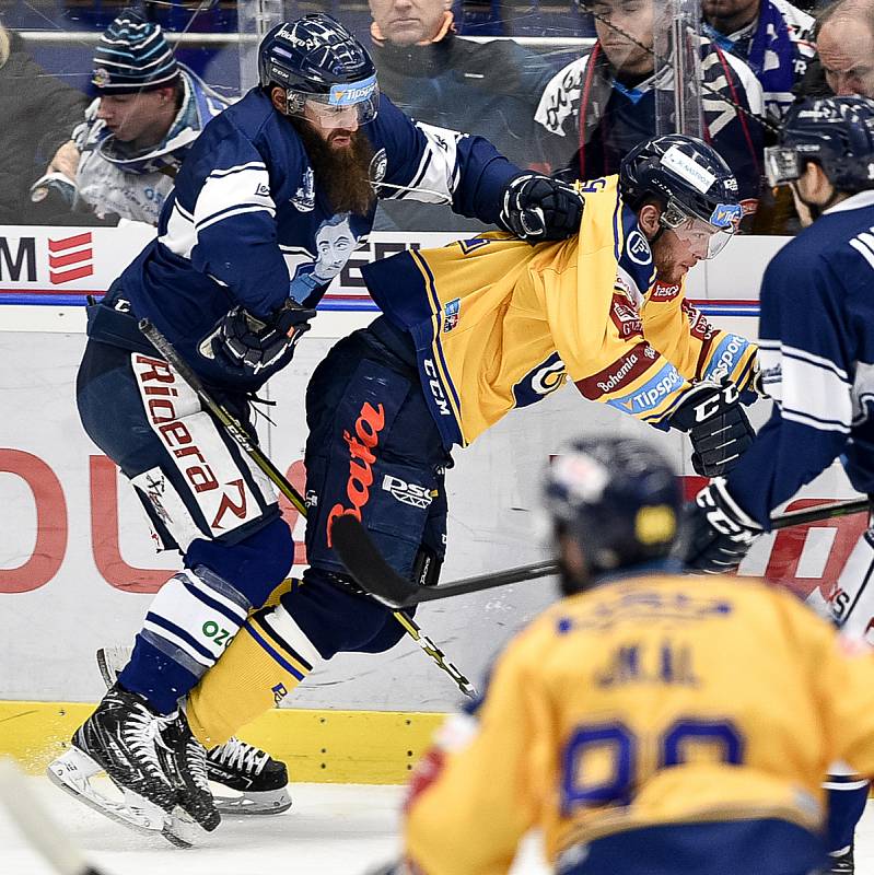 Utkání 41. kola hokejové extraligy: HC Vítkovice Ridera - PSG Berani Zlín, 28. ledna 2020 v Ostravě. Na snímku (zleva) Jan Výtisk a Antonín Honejsek.