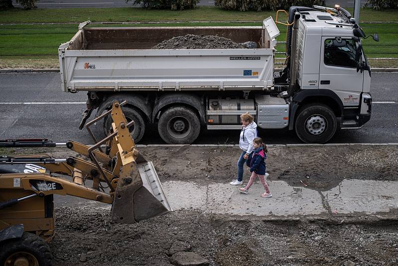 Rekonstrukce před OD Kotva v Zábřehu, 30. května 2022 v Ostravě.