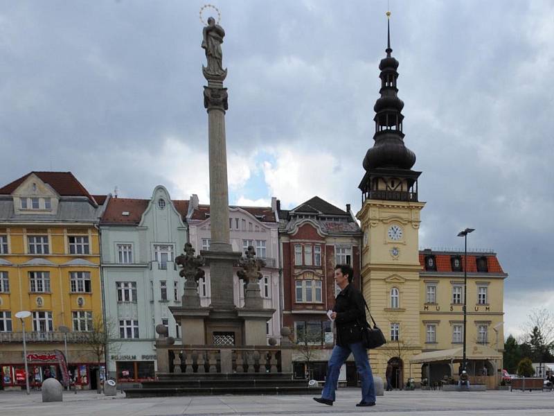 Ostravské muzeum sídlí v budově staré radnice na Masarykově náměstí.