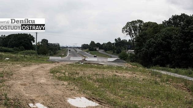 Úseky prodloužené Rudné a Severního spoje vypadají podobně. Silnice najednou končí a v cestě jsou zátarasy. Zatímco prodloužená Rudná není sjízdná, první úsek Severního spoje slouží coby dálniční přivaděč.