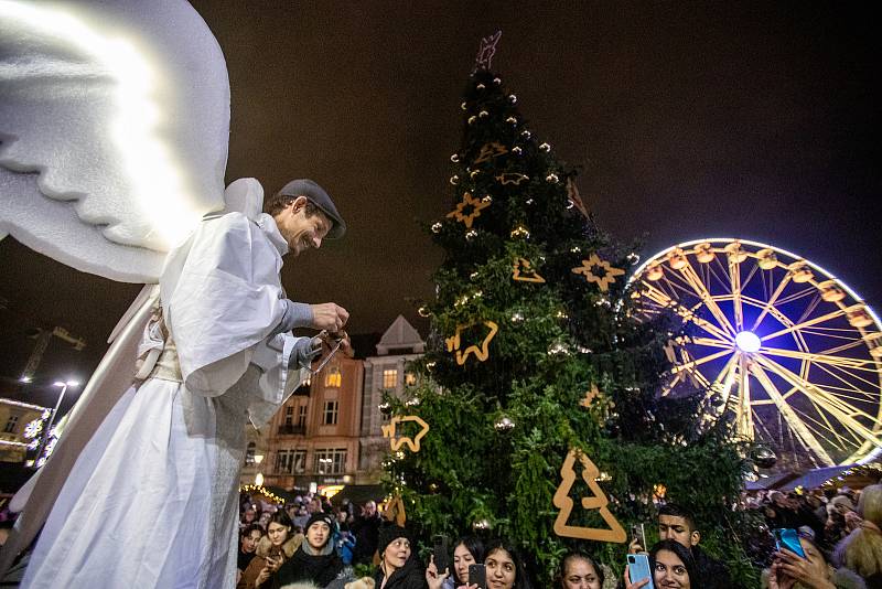 Rozsvícení vánočního stromu na Masarykově náměstí, 26. listopadu 2022, Ostrava.