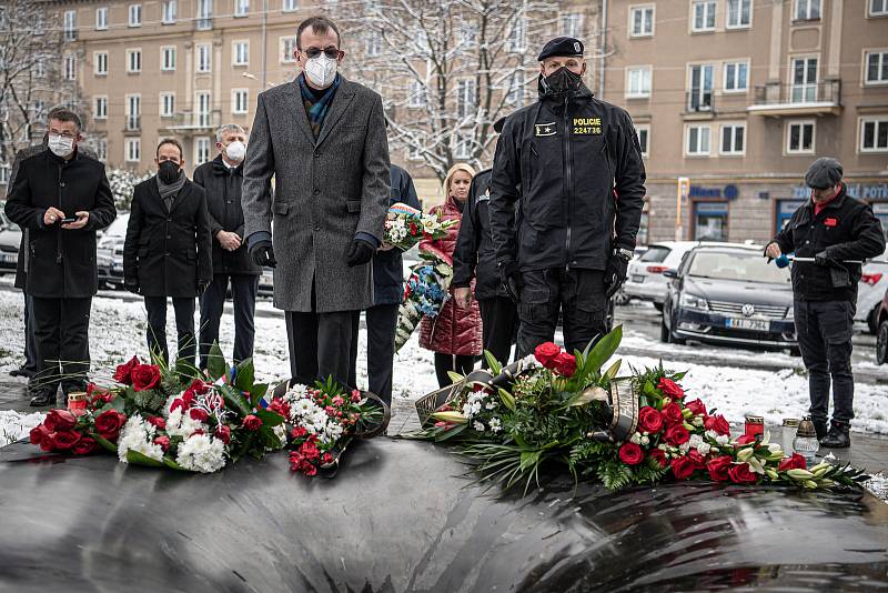 Pietní akt k uctění památky obětí vražedného útoku ve FNO (ze dne 10. prosince 2019), 10. prosince 2021 v Ostravě. (zleva) Ředitel ZZS MSK Roman Gřegoř a ředitel moravskoslezské policie Tomáš Kužel.