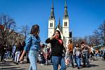 Centrum ostravského Přívozu se v sobotu 7. dubna 2018 ocitlo v obležení tisíců Romů. Ti zde letos vůbec poprvé měli možnost slavit svůj mezinárodní den.