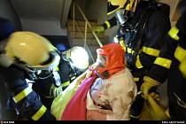 Zásah hasičů při požáru domova seniorů v ostravských Kunčičkách.