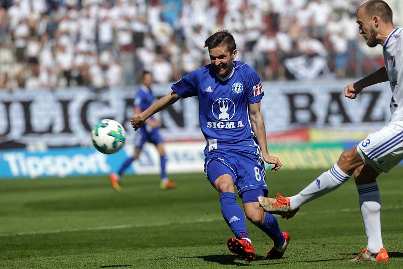 Derby Sigma vs. Baník táhne. Snímky z předchozího derby na Andrově stadionu a odjezd (příjezd) fanoušků Baníku do Olomouce.