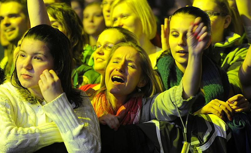 Na koncert skupiny Kryštof s jejím frontmanem Richardem Krajčem a speciálním hostem Jaromírem Nohavicou přišly tisíce jejich fanoušků