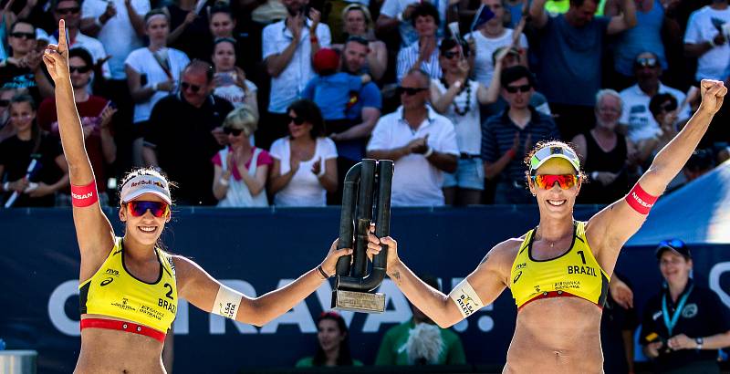 Finále ženy: Agatha Bednarczuk (BRA), Eduarda Santos Lisboa Duda (BRA) - Ana Patricia Silva Ramos (BRA), Rebecca Cavalcanti Barbosa Silva (BRA). FIVB Světové série v plážovém volejbalu J&T Banka Ostrava Beach Open, 2. června 2019 v Ostravě. Na snímku Edua