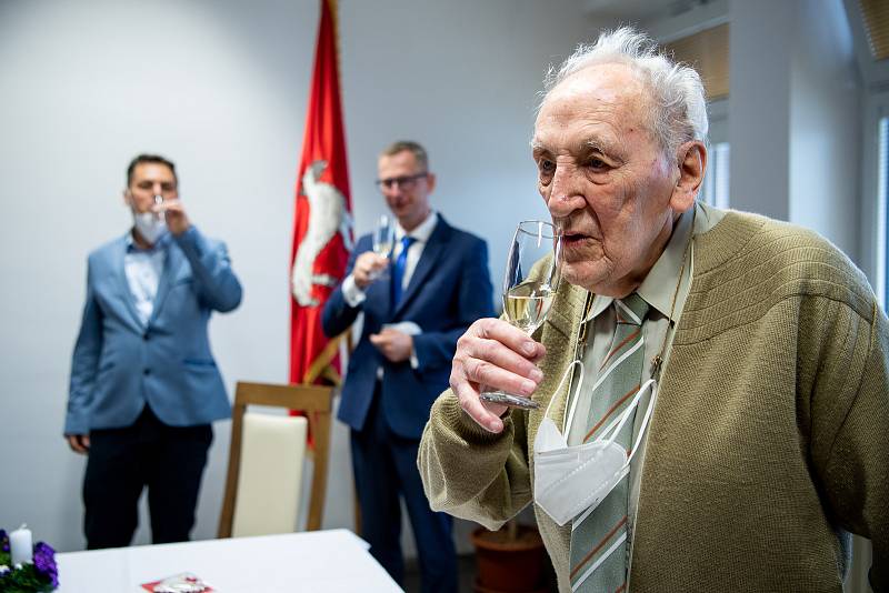 Oslavy narozenin 100 let, Karel Koval, občan Kunčiček u Bašky, 30. listopadu 2021.