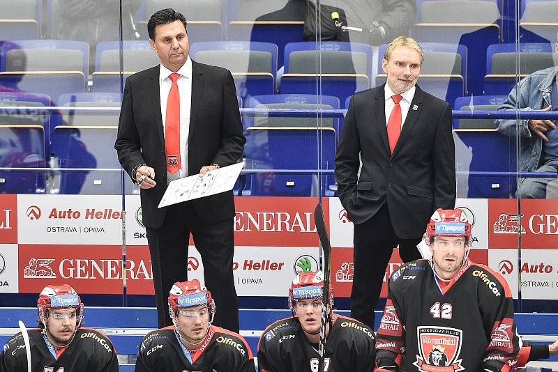 Utkání 13. kola hokejové extraligy: HC Vítkovice Ridera - Mountfield Hradec Králové, 25. října 2019 v Ostravě. Na snímku (zleva) Vladimír Růžička a Tomáš Martinec.