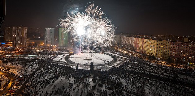 Tradiční novoroční ohňostroj v Ostravě-Jihu. 