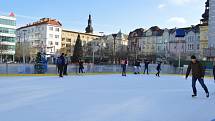 Bruslení v centru Ostravy skončilo. Atmosféra posledních dnů Vánočního kluziště na Masarykově náměstí.